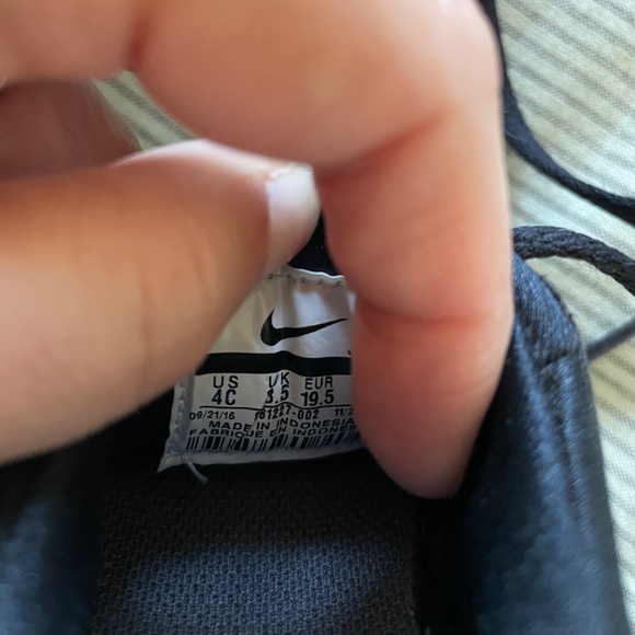 Nike Kid sneakers - Picture 3 of 4